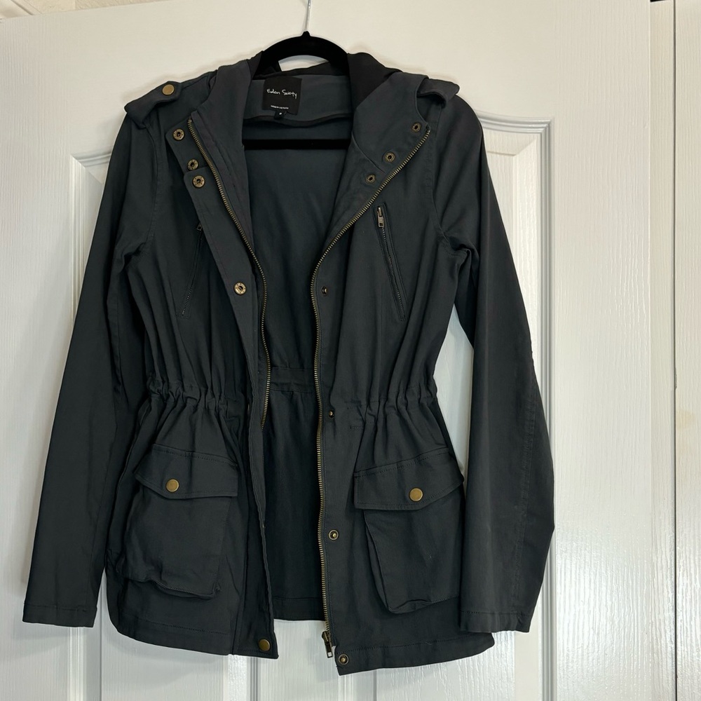 SOLD❣️Holly contrast hood cargo jacket - olive. Great condition!